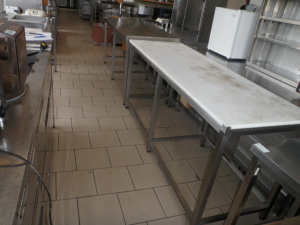 Pracovní stůl řeznický s nierolenovou deskou