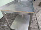 Nerezový stůl s dřezem
